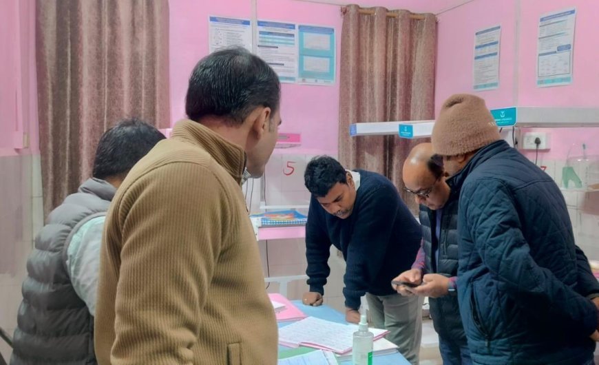 Sitapur : तंबौर सामुदायिक स्वास्थ्य केंद्र का जिलाधिकारी ने औचक निरीक्षण, कई गंभीर कमियां सामने आईं