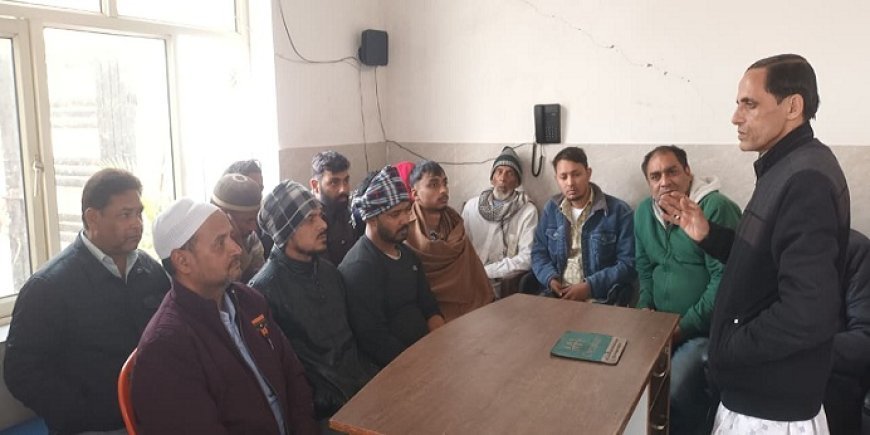 Sambhal: अलाव-कंबल नहीं, मंदिर-मस्जिद की राजनीति कर रही सरकार, कुत्तों की गणना के आदेश पर सपा का विरोध। 