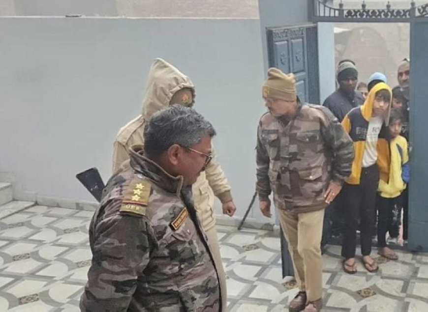 Hapur: मंदिर जा रहे रिटायर्ड फौजी पर कार सवार बदमाशों ने की ताबड़तोड़ फायरिंग, गंभीर रूप से घायल। 