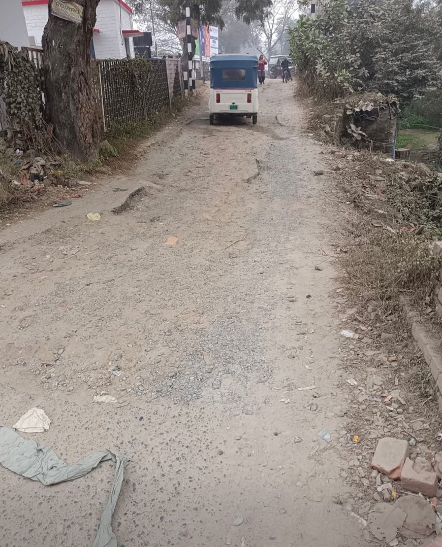 Sitapur : सीतापुर–लखीमपुर रोड पर सुभाष नगर में खतरनाक गड्ढा, रोजाना हो रहे हादसे