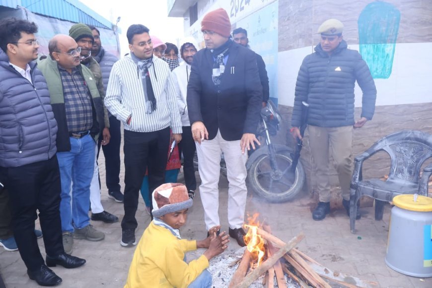 Sambhal : बहजोई में अस्थायी रैन बसेरे का डीएम ने किया निरीक्षण, सुरक्षा व सुविधाओं के दिए निर्देश