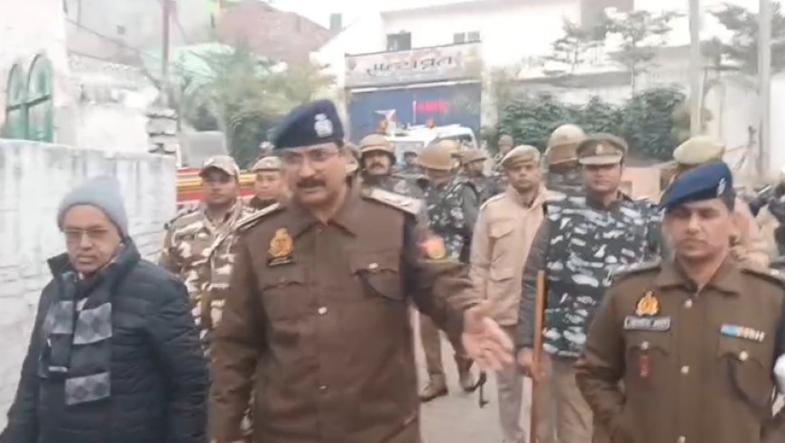 Sambhal : सम्भल में जामा मस्जिद क्षेत्र में पैमाइश से पहले पुलिस का फ्लैगमार्च, ड्रोन से रखी गई कड़ी निगरानी