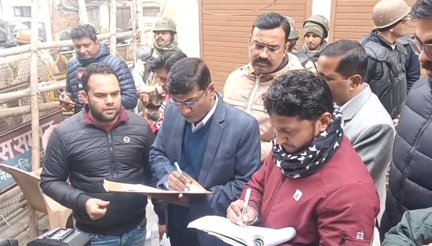 Sambhal: जामा मस्जिद से सटे कब्रिस्तान क्षेत्र की पैमाइश, 22 मकान व दुकानें कब्जे में चिन्हित। 