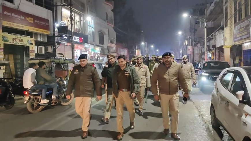Hardoi : नववर्ष की तैयारियों को लेकर हरदोई पुलिस ने किया फ्लैग मार्च और पैदल गस्त