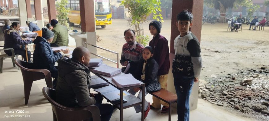 Hathras : सरस्वती विद्या मंदिर इंटर कॉलेज में शिक्षक-अभिभावक बैठक हुई सफल