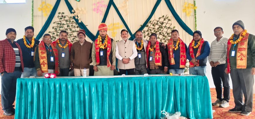 Hathras : ग्रामीण पत्रकार एसोसिएशन सासनी की बैठक में नई कार्यकारिणी गठित