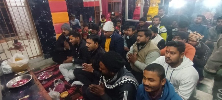 Sambhal: सम्भल में शिव मंदिर परिसर में हनुमान चालीसा पाठ, बांग्लादेश में हिंदुओं पर अत्याचार के विरोध में आयोजन।