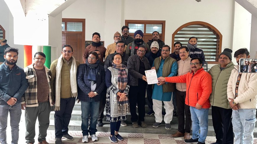 Lakhimpur : फिटनेस सेंटरों में पारदर्शिता की मांग को लेकर उद्योग व्यापार मंडल ने ज्ञापन सौंपा