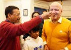 केजरीवाल ने केक खिलाकर मनाया सिसोदिया का जन्मदिन: पुरानी दोस्ती की याद ताजा। 