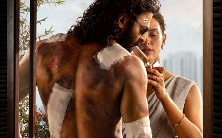 नए साल पर प्रभास ने फैंस को दिया बड़ा सरप्राइज, फिल्म स्पिरिट का फर्स्ट लुक पोस्टर रिवील, साथ नजर आईं तृप्ति डिमरी। 