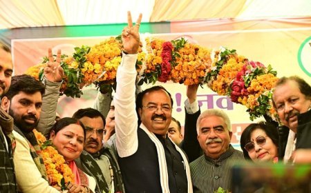 Lucknow: उप मुख्यमंत्री केशव प्रसाद मौर्य ने बुजुर्गों को वितरित किए कंबल, नववर्ष की दी शुभकामनाएं। 