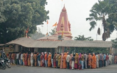 Lucknow: अलीगंज नए हनुमान मंदिर में करीब 2.50 लाख तो हनुमान सेतु में 1.50 लाख से भी अधिक पहुंचे श्रद्धालू। 