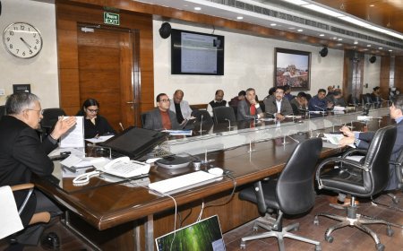 Lucknow : मुख्य सचिव की अध्यक्षता में प्रोजेक्ट मॉनीटरिंग ग्रुप की बैठक हुई