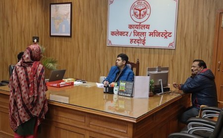 Hardoi: जिलाधिकारी अनुनय झा ने जन सुनवाई में सुनीं आमजन की शिकायतें, 37 मामलों के त्वरित निस्तारण के दिए निर्देश। 