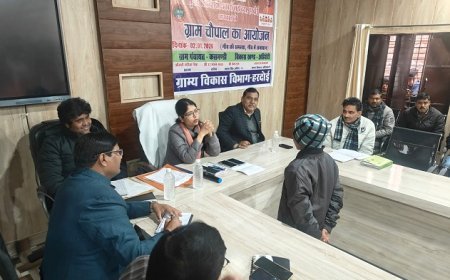 Hardoi: ग्रामीण चौपाल में सीडीओ सान्या छाबड़ा सख्त, अनुपस्थित अधिकारियों पर कार्रवाई, वेतन रोका।