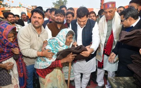 Lucknow: सांसद जगदंबिका पाल के जन्मदिवस पर सेवा पर्व, ऊर्जा मंत्री ए.के. शर्मा ने 4000 गरीबों को बांटे कंबल। 