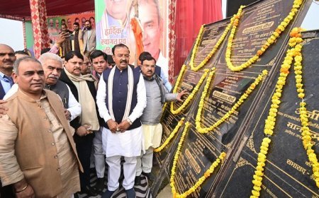 Lucknow: उप मुख्यमंत्री ने राजपुर नगर पंचायत में विकास परियोजनाओं का किया लोकार्पण, बितरित किये कंबल। 