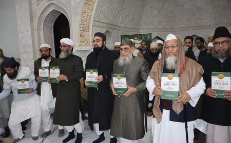 Deoband : मौलाना नदीम-उल-वाजदी के अंतिम पुस्तक सिरातुल रसूल का उलमा ने किया विमोचन