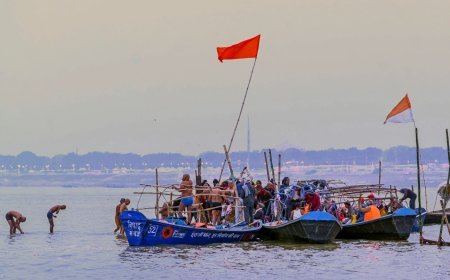 Prayagraj : संगम में प्रवाहित हो रही संयम, साधना और भक्ति की त्रिवेणी, गंगा की रेती पर बस गया तंबुओं का अस्थायी शहर, पौष पूर्णिमा से शुरू होगा माघमेला