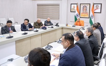 Lucknow: राजस्व विभाग की समीक्षा करते हुए मुख्यमंत्री जी ने दिए महत्वपूर्ण निर्देश, प्रदेश के सभी जनपदों में रोवर आधारित पैमाइश की जल्द लागू हो व्यवस्था। 