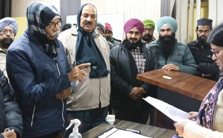 Bajpur: प्राईवेट बस संचालकों ने एसडीएम बाजपुर को सौंपा ज्ञापन।