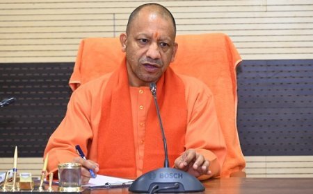 Lucknow: मुख्यमंत्री योगी आदित्यनाथ ने वाराणसी में कानून व्यवस्था और विकास कार्यों की प्रगति की समीक्षा कर अधिकारियों को दिए आवश्यक दिशा निर्देश। 