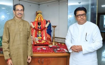 राज ठाकरे 20 वर्ष बाद शिवसेना भवन पहुंचे, उद्धव ठाकरे और संजय राउत के साथ मनसे-शिवसेना (यूबीटी) का बीएमसी चुनाव के लिए संयुक्त घोषणापत्र जारी। 