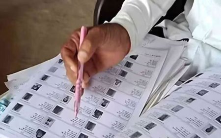 Gonda : लोहंगपुर में पंचायत मतदाता सूची में बड़े पैमाने पर फर्जीवाड़े का आरोप, लेखपाल और प्रधान पर संदेह