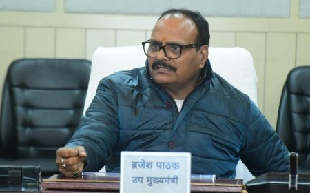 Lucknow: उपमुख्यमंत्री ब्रजेश पाठक की अध्यक्षता में स्वास्थ्य विभाग की महत्वपूर्ण समीक्षा बैठक: 'विकसित भारत' के 19 पैरामीटरों पर विस्तृत चर्चा। 