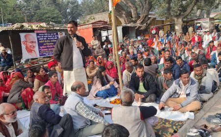 Sitapur : मिश्रिख में मनरेगा से महात्मा गांधी का नाम हटाने के विरोध में कांग्रेस का एक दिवसीय उपवास सत्याग्रह