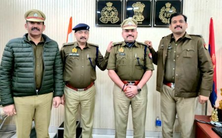 Sitapur : सीतापुर में महाकुंभ 2025 सेवा मेडल और प्रोन्नति पर क्षेत्राधिकारी को शुभकामनाएं दीं