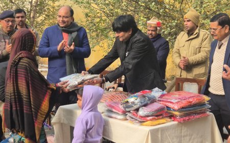 Sitapur : जिला जेल में जनपद न्यायाधीश ने किया औचक निरीक्षण, महिला बंदियों को वितरित किए वस्त्र