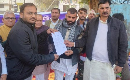 Sitapur : महोली में मनरेगा से महात्मा गांधी का नाम हटाने के विरोध में कांग्रेस का एक दिवसीय उपवास सत्याग्रह