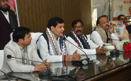 Lucknow: नगर विकास एवं ऊर्जा मंत्री ए.के. शर्मा ने भदोही में 'विकसित भारत - जी राम जी' योजना पर की प्रेस वार्ता