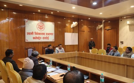 Hardoi : जिलाधिकारी की अध्यक्षता में शासी निकाय की बैठक हुई
