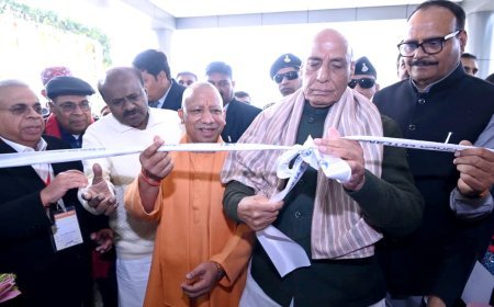 Lucknow : राजनाथ सिंह ने की योगी आदित्यनाथ की खुलकर तारीफ, बोले– सिर्फ नेता नहीं, बेहतरीन अर्थशास्त्री भी हैं योगी