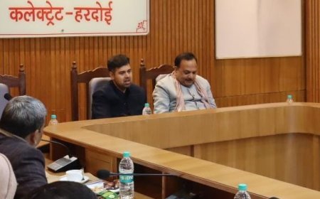 Hardoi : हरदोई में बाढ़ राहत और बचाव कार्यों की तैयारियों पर जिलाधिकारी की बैठक, संवेदनशील ग्रामों को दी विशेष प्राथमिकता