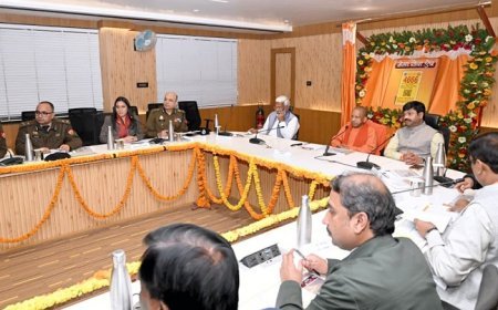 Prayagraj: मुख्यमंत्री योगी ने की माघ मेले की तैयारियों की हाई-लेवल समीक्षा, पौष पूर्णिमा पर अनुमान से कहीं अधिक श्रद्धालु पहुंचे संगम।