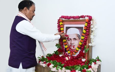 Lucknow : शास्त्री जी सादगी की प्रतिमूर्ति थे, शास्त्री के राष्ट्रसेवा के आदर्श हम सभी को सदैव कर्तव्यपथ पर अग्रसर होने की प्रेरणा देते रहेंगे- केशव प्रसाद मौर्य