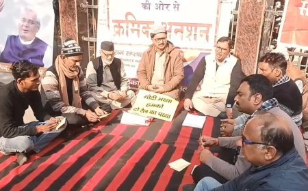 Sambhal: सम्भल–गजरौला रेल लाइन को अटल पार्क में क्रमिक अनशन व पोस्टकार्ड अभियान, रेल मंत्री से मिलने जाएगा प्रतिनिधि मंडल। 