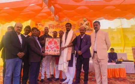 Gonda : कामनमैन सोशल वेल्फेयर सोसाइटी ने स्वामी विवेकानंद जयंती पर युवा दिवस मनाया, राष्ट्रीय विचारक डॉ महिम तिवारी ने रखे विचार