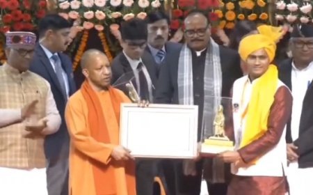 Hardoi: किसान के बेटे ने रचा इतिहास: हरदोई के अभिनीत कुमार मौर्य ‘स्वामी विवेकानंद यूथ अवॉर्ड’ से मुख्यमंत्री द्वारा सम्मानित। 