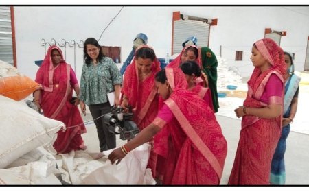 Lucknow: गो सेवा से लखपति बन गईं झांसी की प्रवेश कुमारी- सौर ऊर्जा से हाई क्वॉलिटी चारा बनाकर आत्मनिर्भर बन रहीं महिलाएं। 