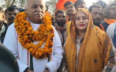 Sitapur : अंतर्राष्ट्रीय हिंदू परिषद के राष्ट्रीय अध्यक्ष डॉ प्रवीण तोगड़िया का भव्य स्वागत, कार्यकर्ताओं ने पुष्प वर्षा की