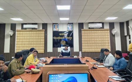 Sitapur : जिलाधिकारी ने 'नो हेलमेट नो फ्यूल' अभियान के लिए की महत्वपूर्ण बैठक, पेट्रोल पंप संचालकों को दिए सख्त निर्देश