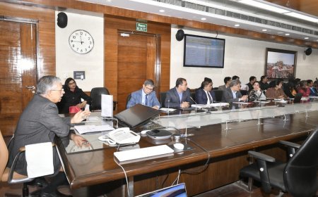 Lucknow : मुख्य सचिव की अध्यक्षता में आकांक्षात्मक विकास खंड कार्यक्रम की प्रगति की समीक्षा बैठक सम्पन्न