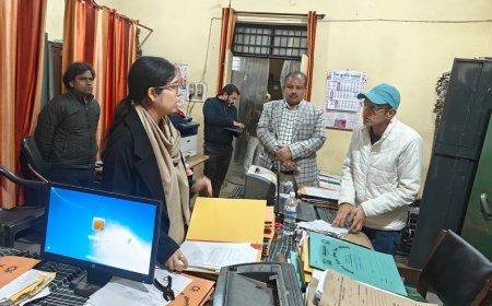 Hardoi: आकस्मिक निरीक्षण में बेसिक शिक्षा विभाग कार्यालय की लापरवाही उजागर, कार्रवाई के निर्देश। 