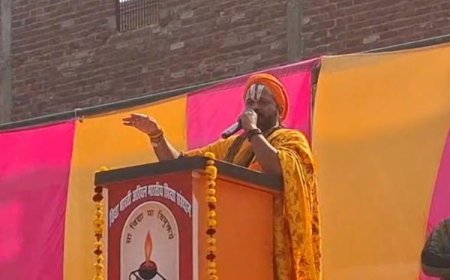 Shravasti : श्रावस्ती में हिंदू सम्मेलन- विष्णु देव महाराज का गाजी की मजार पर विवादित बयान