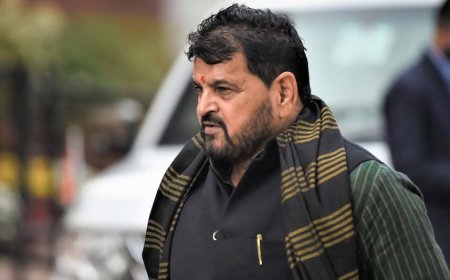 Ayodhya : अयोध्या में बृजभूषण शरण सिंह की बढ़ती सक्रियता, क्या फैजाबाद सीट पर वापसी की तैयारी?