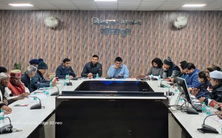 Sitapur : गणतंत्र दिवस को हर्षोल्लास से मनाने की तैयारियां, जिलाधिकारी ने दिए समयबद्ध निर्देश